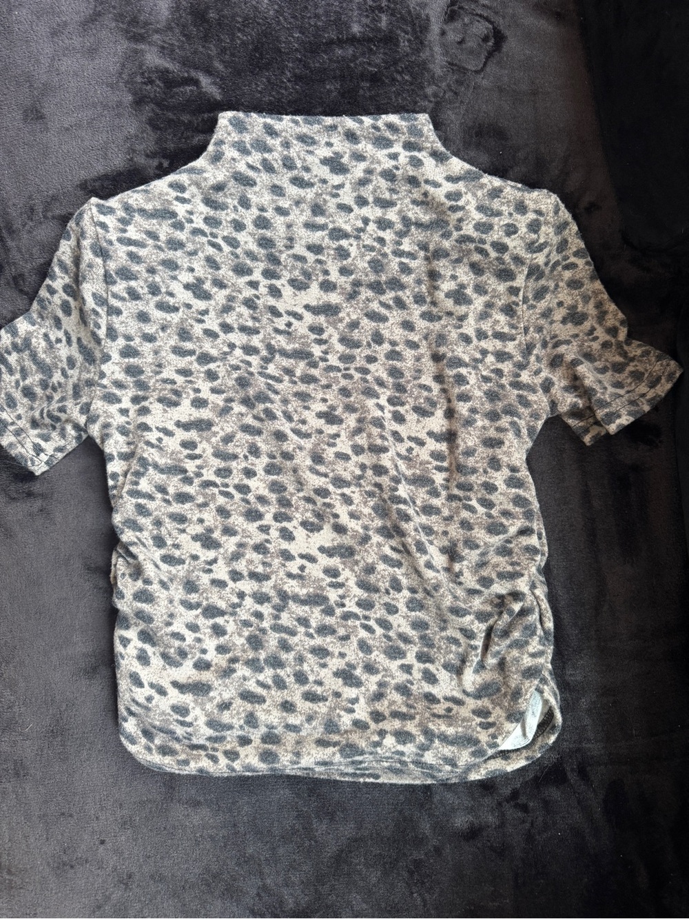 Leopard Print Short Sleeve Top in Gray and Cream